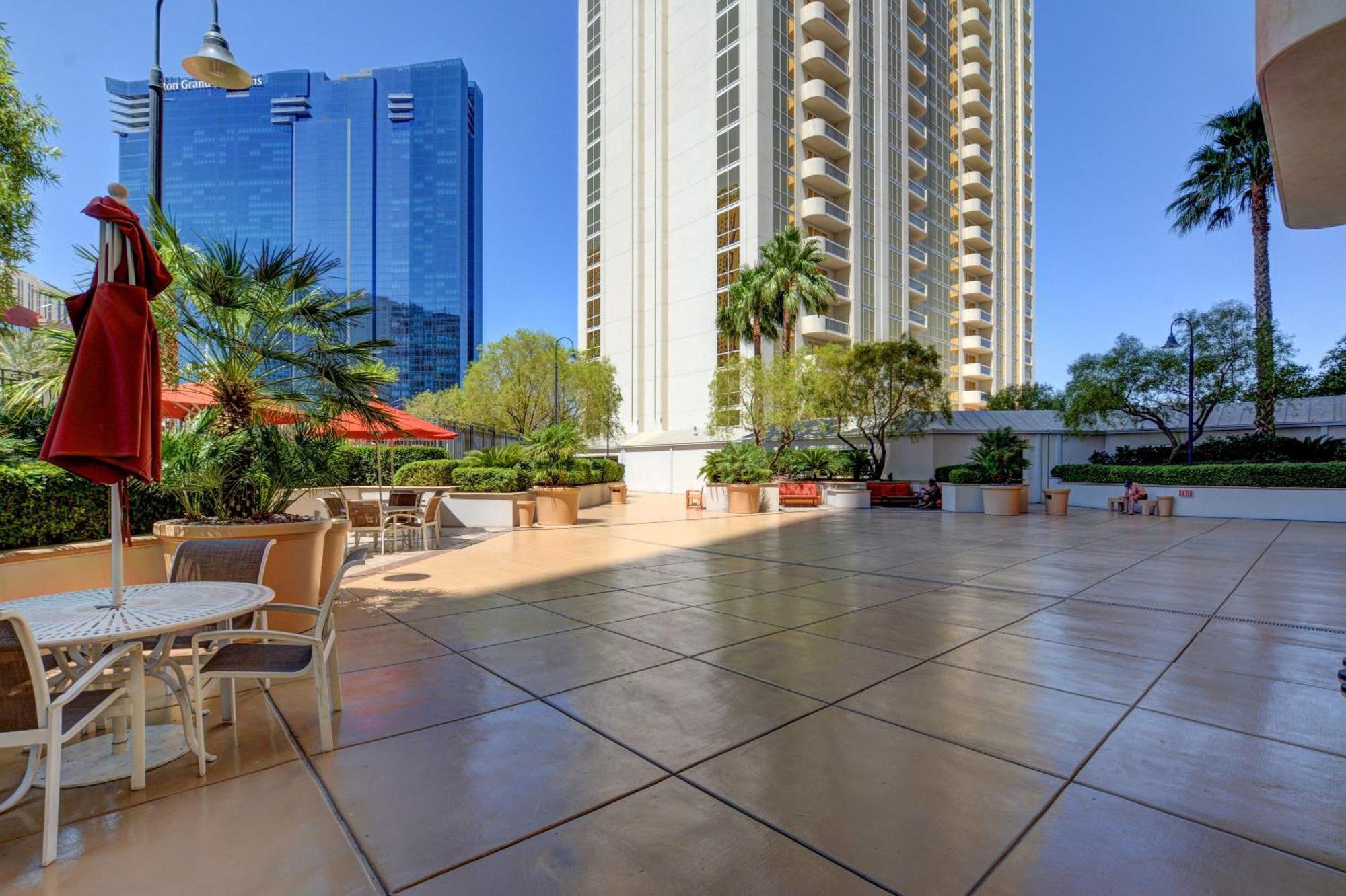 Сasa de vacaciones Mgm Signature-22-805 F1 Track & Strip View Balcony