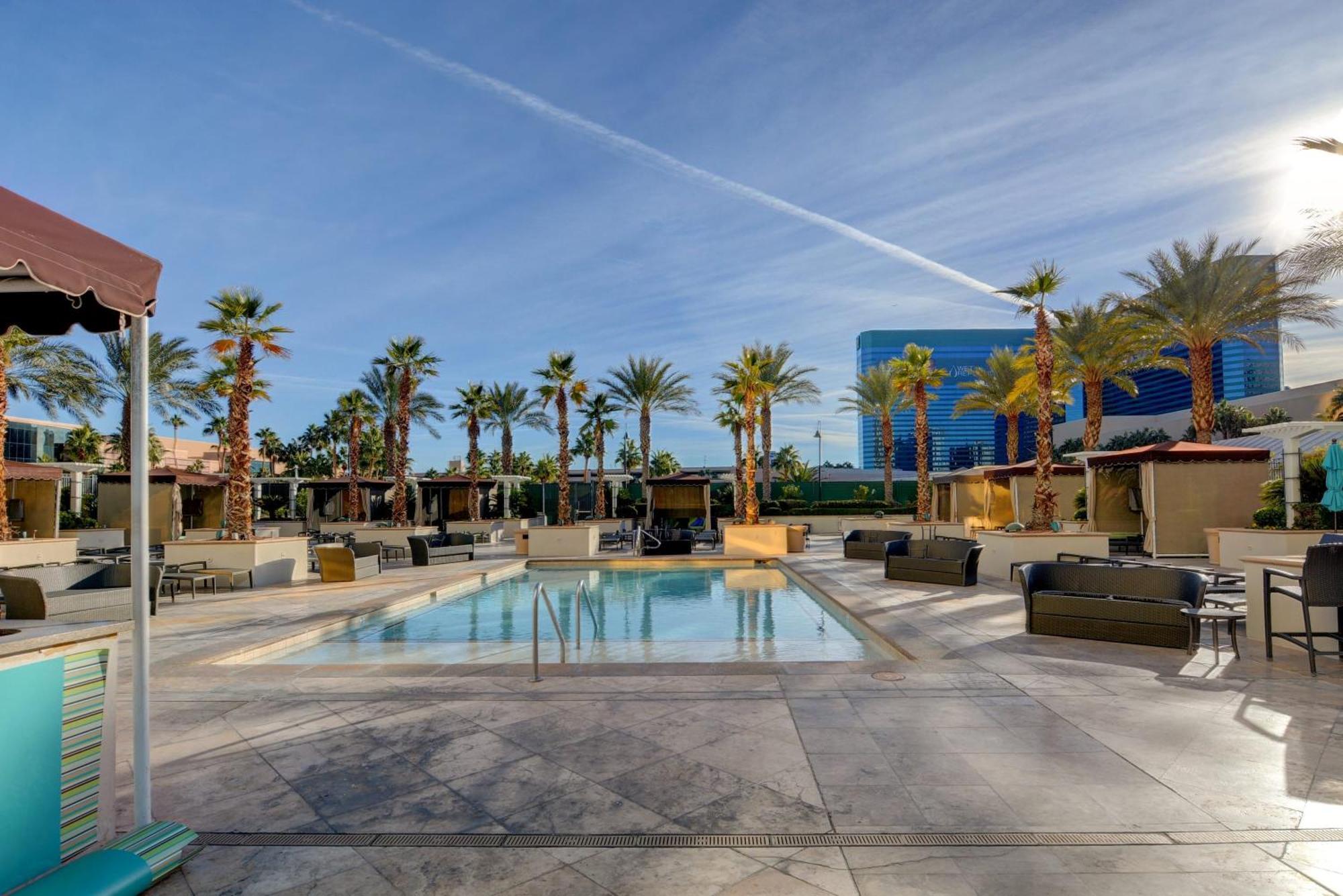 Сasa de vacaciones Mgm Signature-22-805 F1 Track & Strip View Balcony *