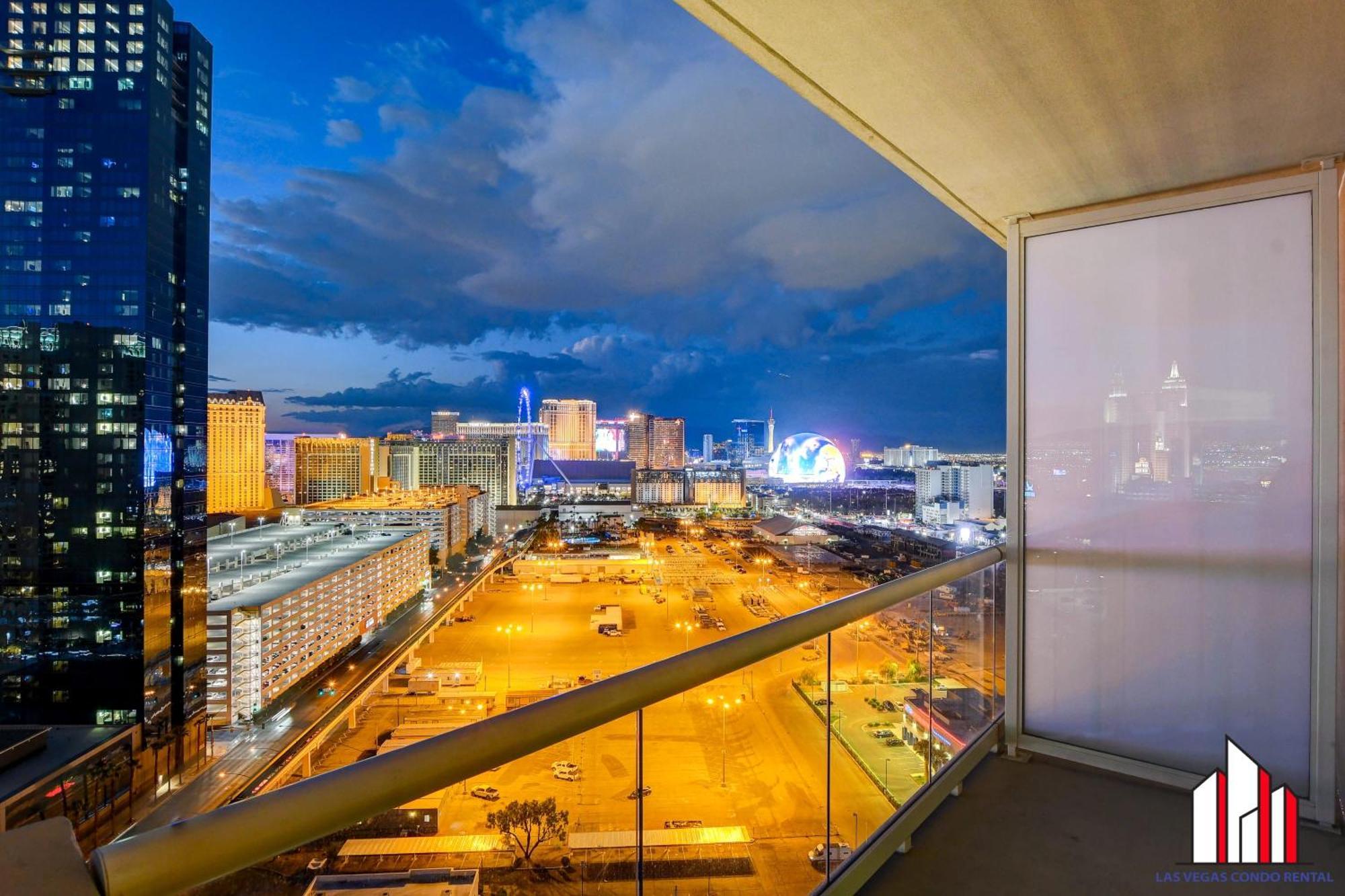 Mgm Signature-22-805 F1 Track & Strip View Balcony Сasa de vacaciones *