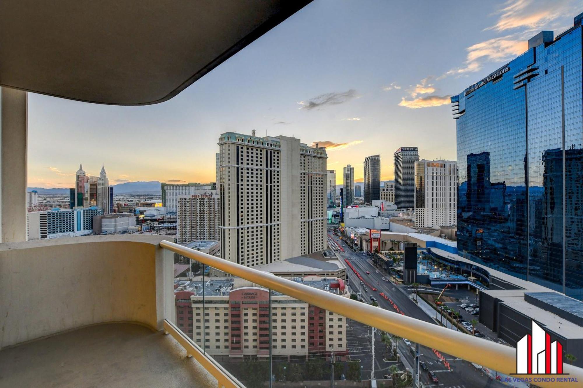 Mgm Signature-22-805 F1 Track & Strip View Balcony Сasa de vacaciones *